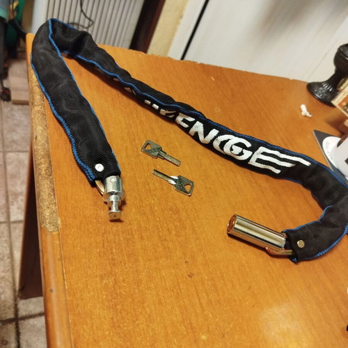 Anti-theft chain for motorcycle or bicycle like new with two keys