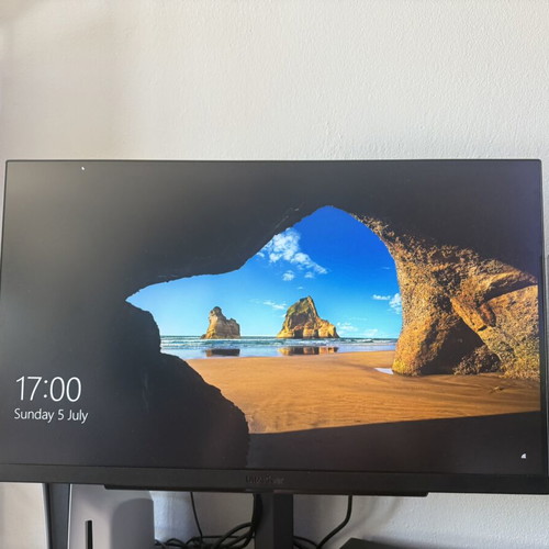 LG UltraGear 27GS75Q-B 27” QHD Nano IPS Gaming Monitor like new