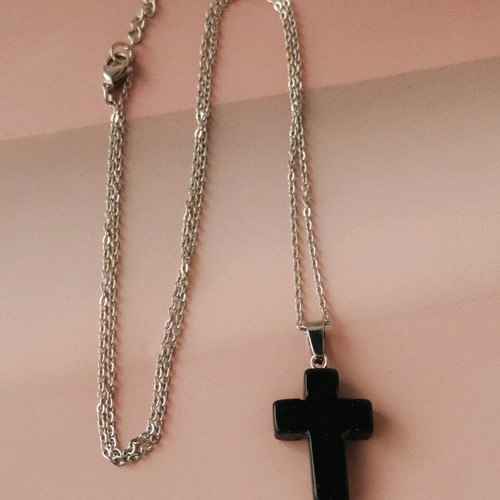 Unisex steel chain with black onyx cross – protection and style