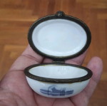 Vindage porcelain case like new