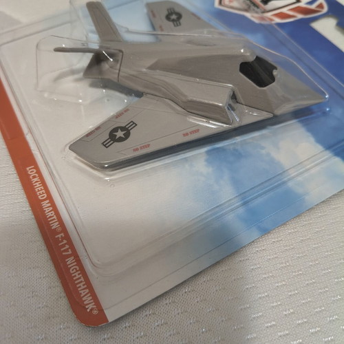 Matchbox Sky Busters Lockheed Martin F-117 Nighthawk light gray new sealed