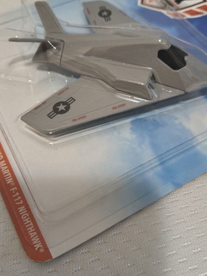 Matchbox Sky Busters Lockheed Martin F-117 Nighthawk light gray new sealed