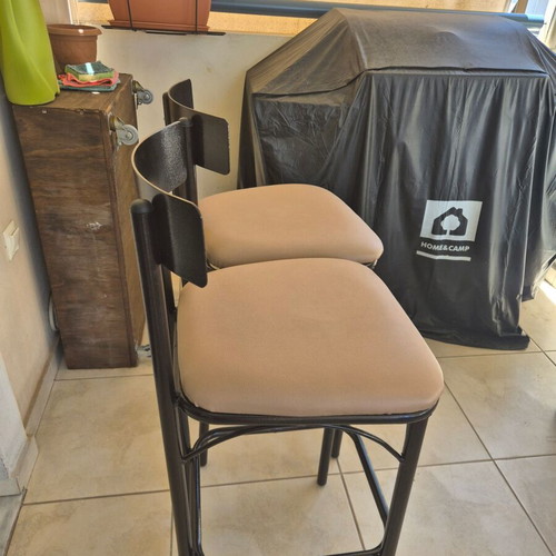 Bar stools set of 2, like new, metal frame