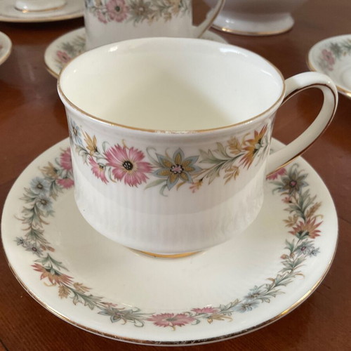 Royal Albert Paragon Belinda tea set, 6 cups with saucers, tall teapot and creamer