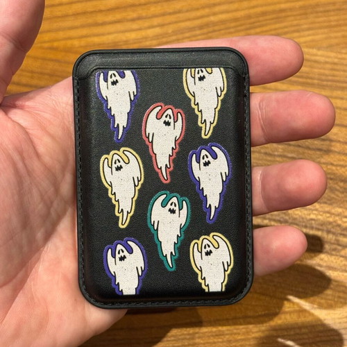 Mag Safe card holder with pattern like new, multicolor