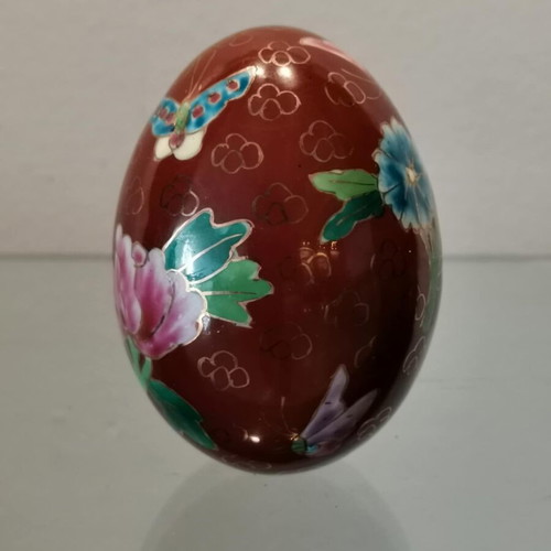 Porcelain egg used with painting, vintage decorative item