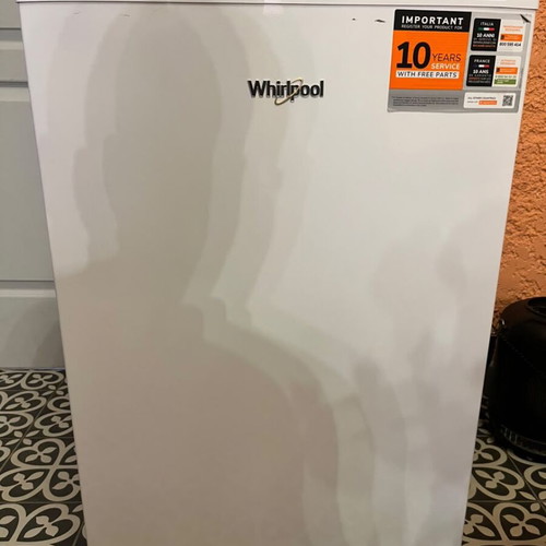 Smart TV Kyros 40" like new, electric pressure cooker Lexical 6L, freezer, 32" TV