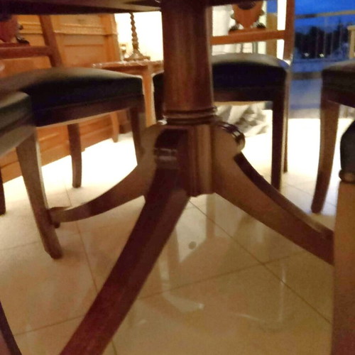 Classic dining set with 6 chairs, like new, olive wood