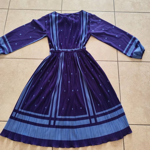 Vintage dress purple like new, pleated muslin, size S