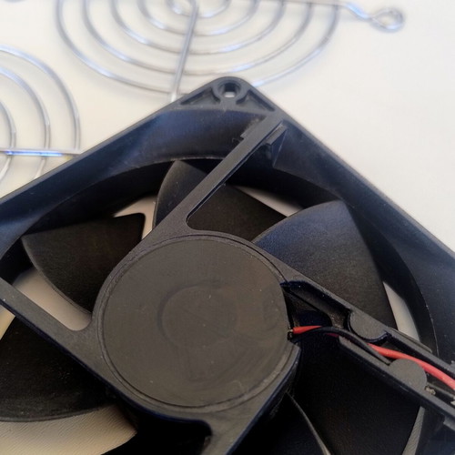 80mm USB computer fan like new with 2 grills
