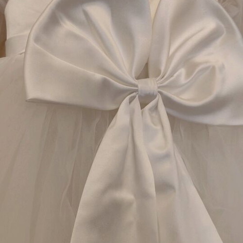 Flower girl dress like new, size suitable for 3-year-old girl