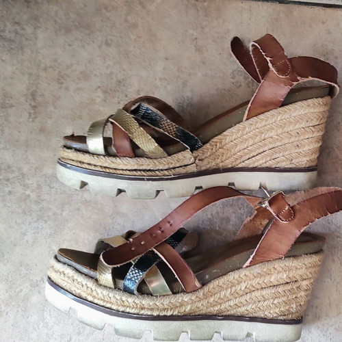 Leather brown sandals size 38 used, gold accents