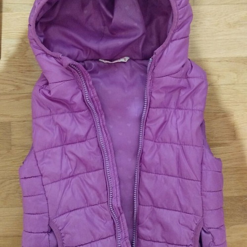 Children's sleeveless jacket with hood like new, purple/lilac