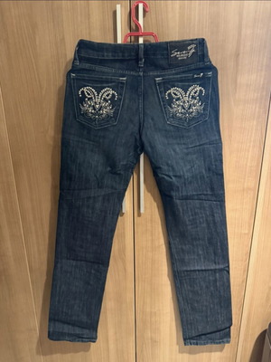 Seven7 jeans like new, size 27, dark blue with pearl design