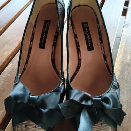 Beverly Feldman pumps with satin and lace, black and soft pink