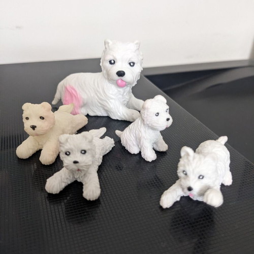 Dog figures like new, set of small miniatures