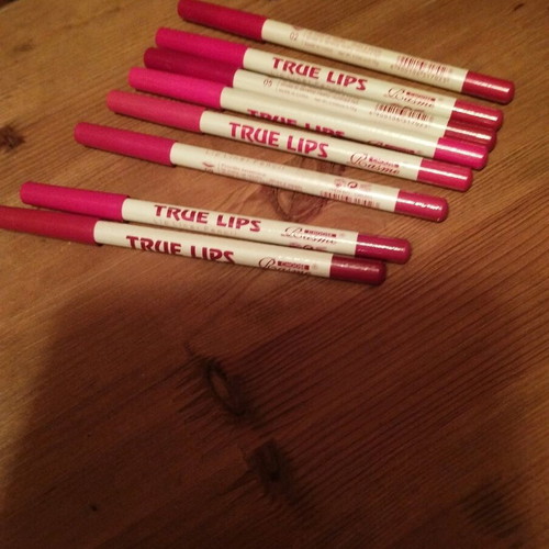 Lip pencils unused, pack of 8