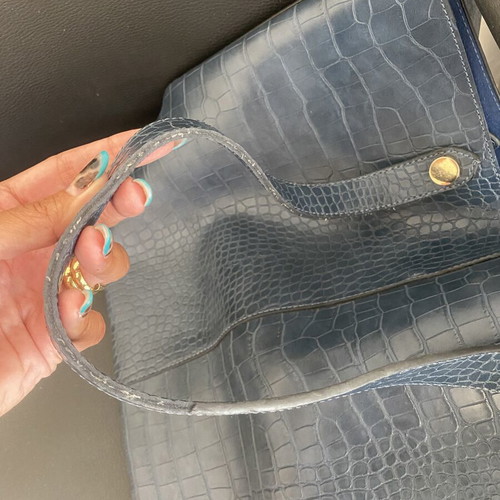 Axel handbag like new, large with gold details, blue