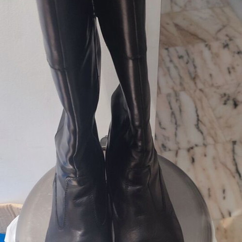 Tamaris leather boots size 40 like new, black