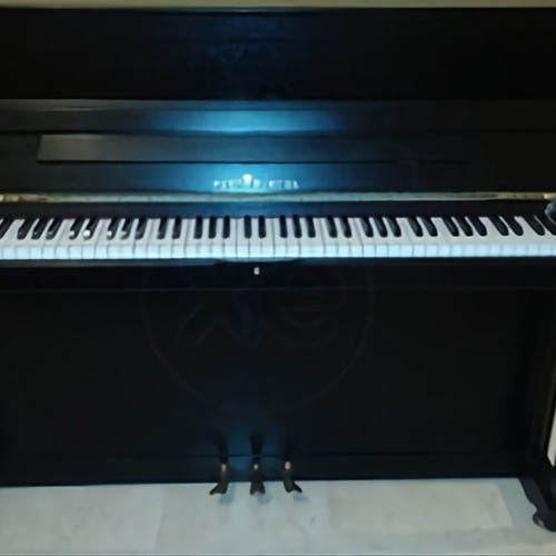 Seiler Upright Piano used, 20 years old, rich sound