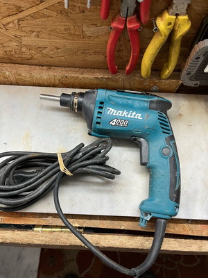 Makita винтоверт за гипсокартон употребяван