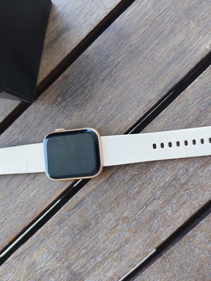 Smart watch with extra strap gift, like new