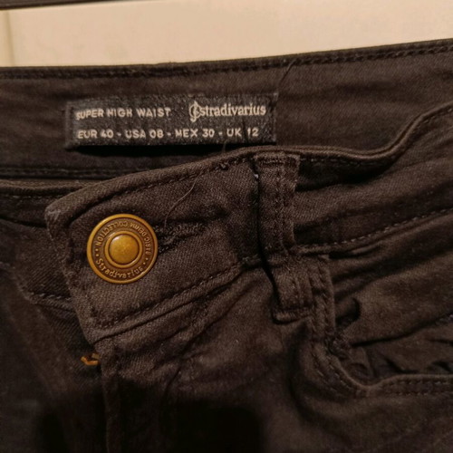 Stradivarius black fitted pants used, size L