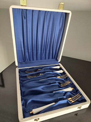 Forks set of 6 small vintage with luxury case and amazing handle, new