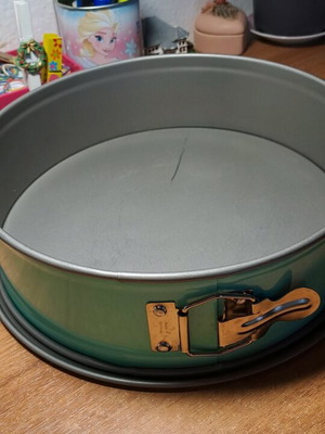 Cake pan used