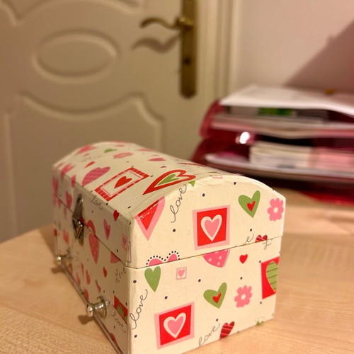 Jewelry box used in good condition