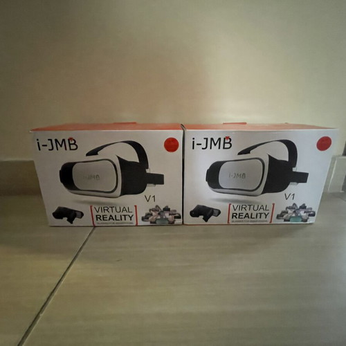 VR Box like new, pack of 2 virtual reality headsets