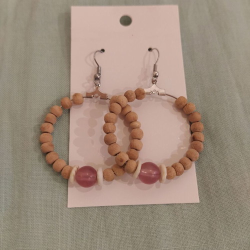 Hoop earrings new with wooden beads, white shell discs and pink-purple bead
