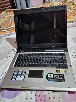 Asus A600 лаптоп AMD Turion 64 MT-37 2.0GHz Nvidia GeForce 7500 turbocache за части или ремонт