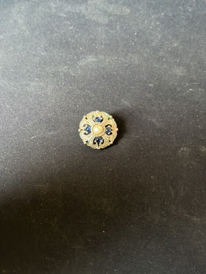 Fake earring used without piercing