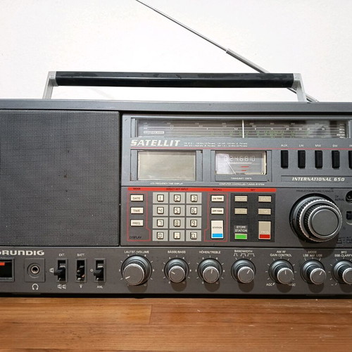Grunding Satellit International 650 vintage portable radio used
