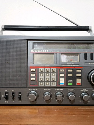 Grunding Satellit International 650 vintage portable radio used