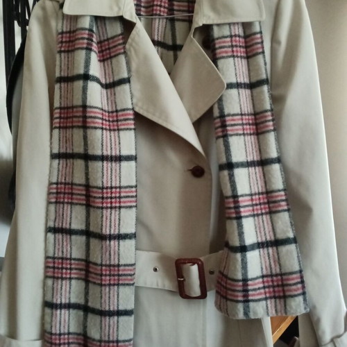 Trench Coat beige-gray with soft warm lining and matching scarf, like new, size M