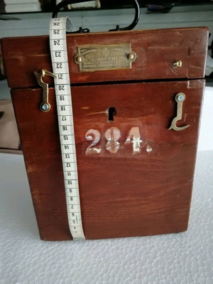 Ρωσικό ξύλινο βαλιτσάκι εποχής 1882-1896 σαν καινούργιο