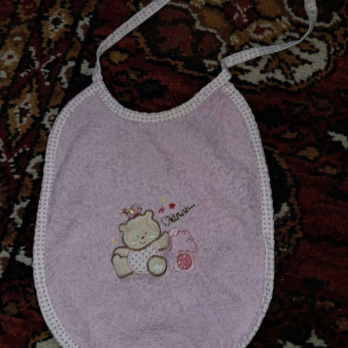 Ilis home bib like new, pink with teddy bear