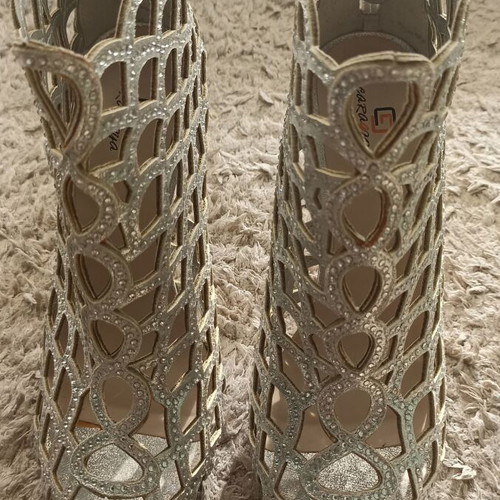 Silver high heels size 38 new with zipper