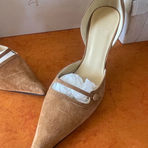 Branded women's pumps new