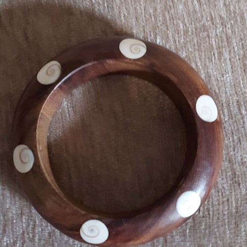 Bracelets like new, pack of 4 in various designs