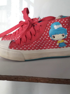Girls' shoes