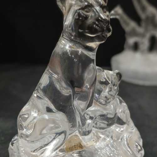 RCR Crystal Sculpture Lioness with Cub made in Italy like new