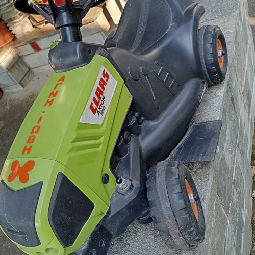 Class Tractor ride-on toy like new