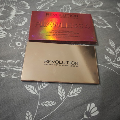 Makeup Revolution Eyeshadow Palette Flawless 4 Like New