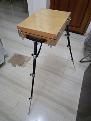 Painting case with foldable easel legs