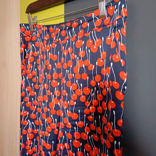 Victoria Beckham women's cherry print pants size 40 like new