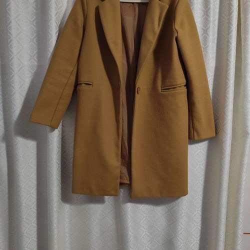 Camel short coat like new, size M, 100% polyester
