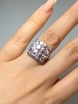 Y2k silver ring used with pink zircon